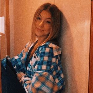 Meet your Posher, Alexis